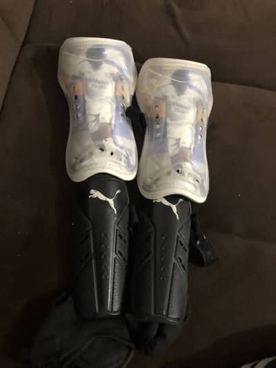 4 Football shin guards