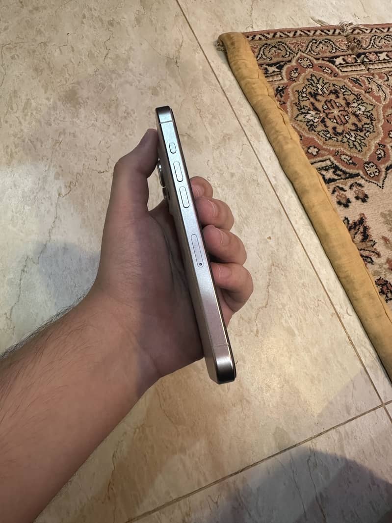Apple iPhone 15 Pro 2