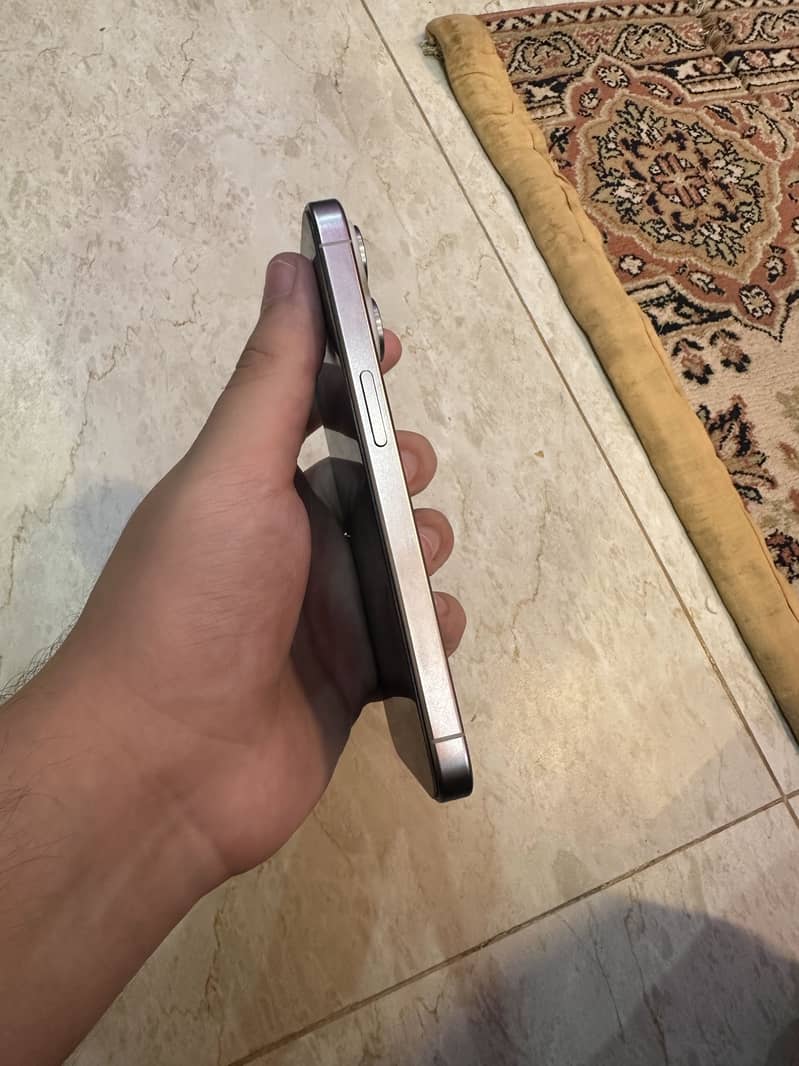 Apple iPhone 15 Pro 3