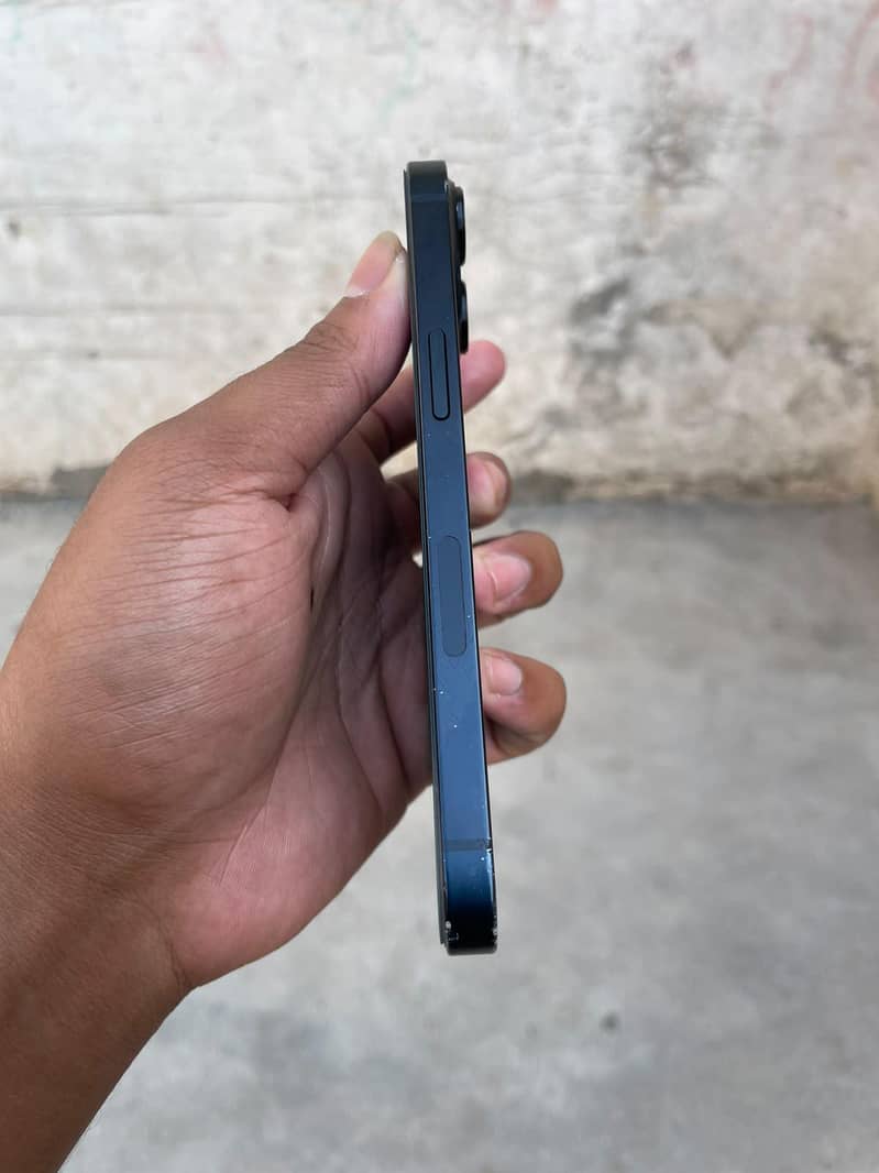 Apple iPhone 13 1