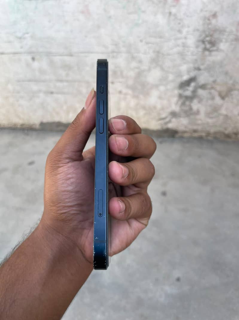 Apple iPhone 13 2