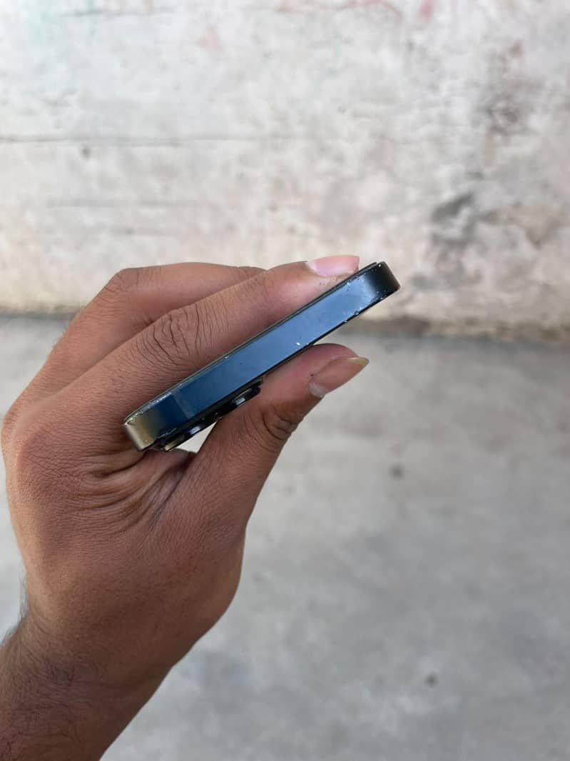 Apple iPhone 13 4