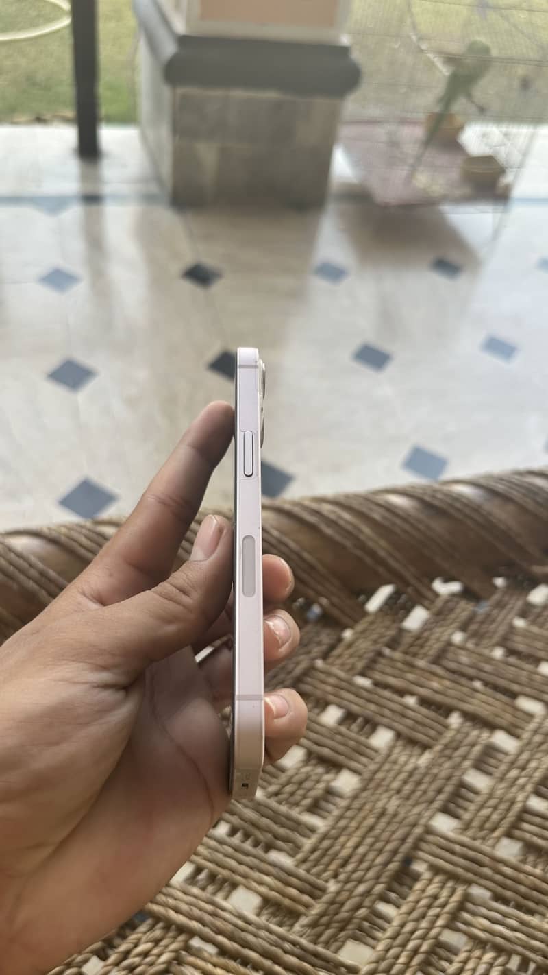 Apple iPhone 13 2