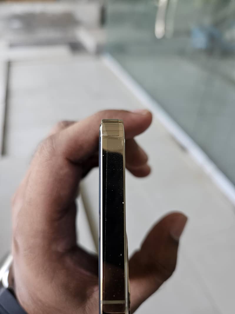 iPhone 12 Pro 4