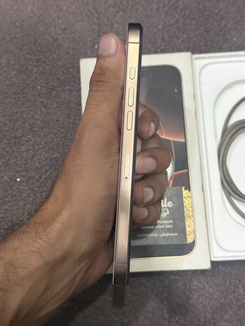Apple iPhone 16 Pro Max 0
