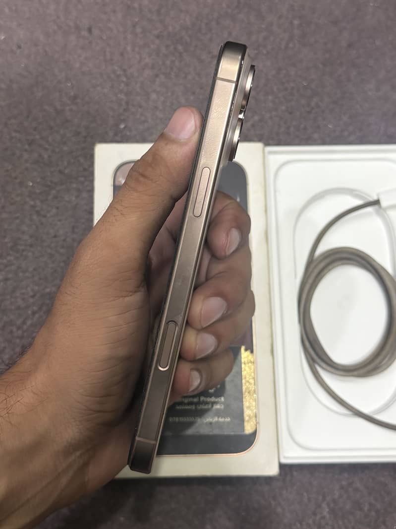Apple iPhone 16 Pro Max 4