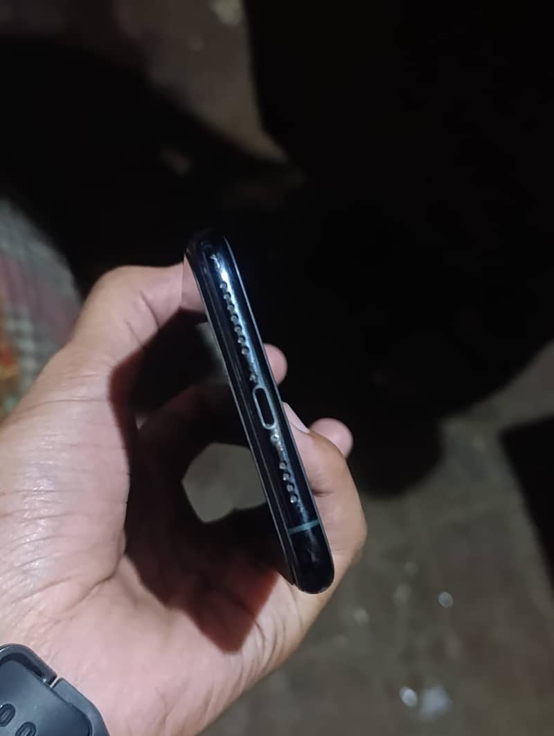 Apple iPhone 11 Pro Max 4
