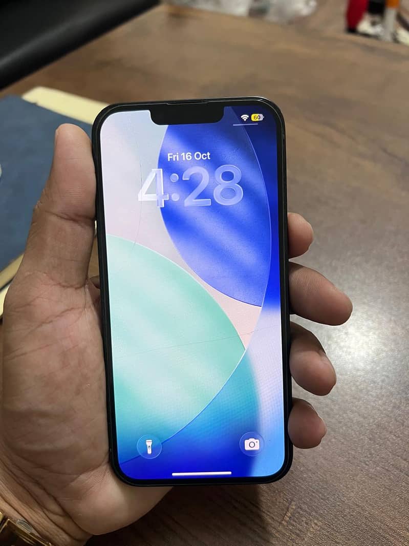 Apple iPhone 16e 2