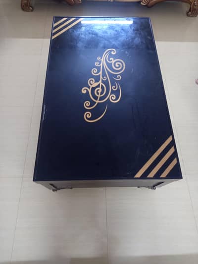 Traditional Wooden Center Table – Elegant Design