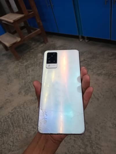 Vivo V21