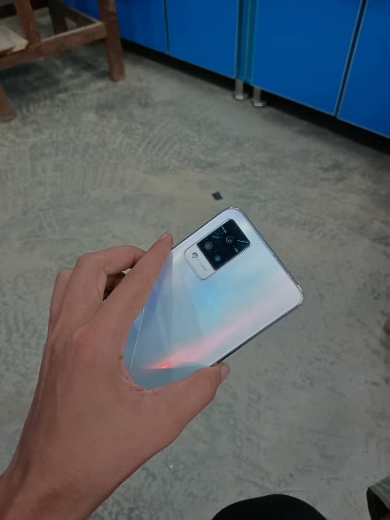 Vivo V21 1