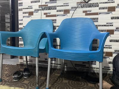2 plastic chairs 03149332717
