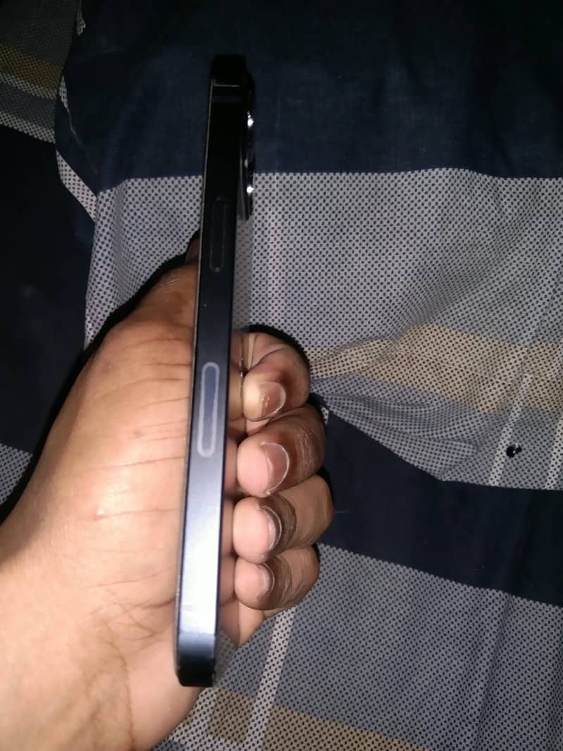 Apple iPhone 13 2