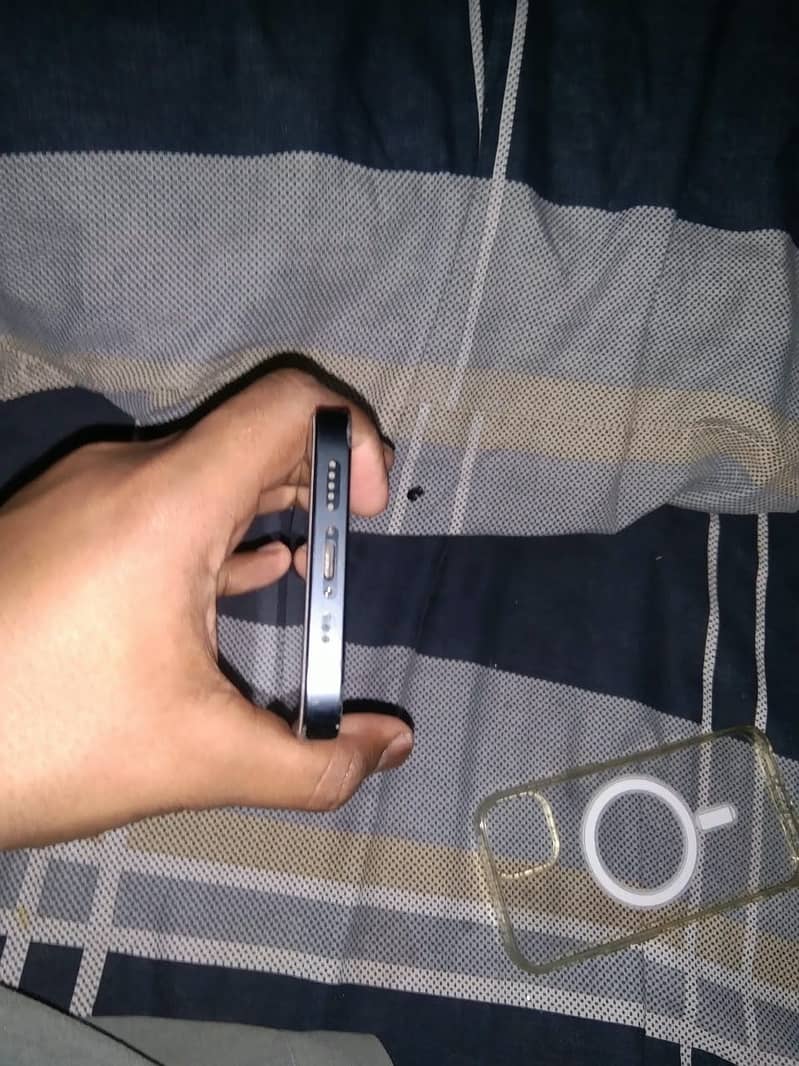 Apple iPhone 13 5