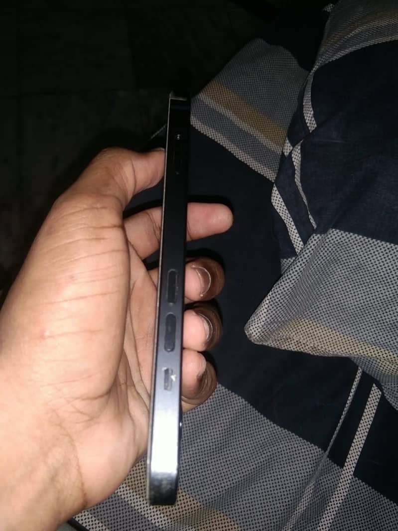 Apple iPhone 13 6