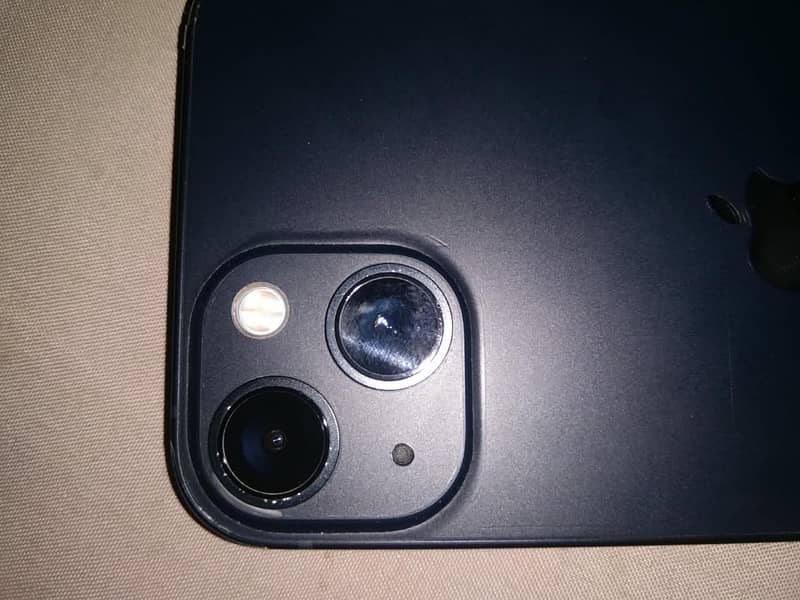 Apple iPhone 13 8