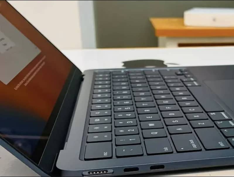 APPLE  MACKBOOK M2 2