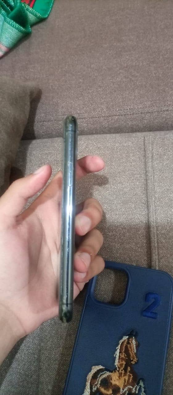 Apple iPhone 11 Pro 2