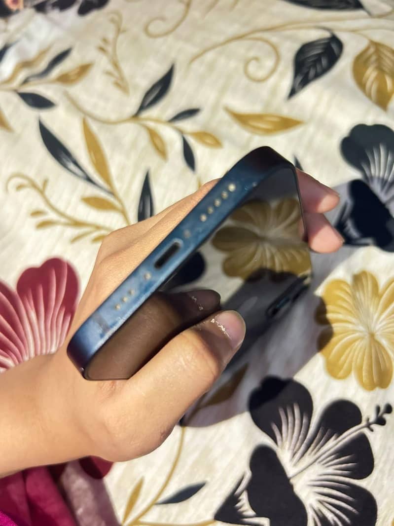 Apple iPhone 13 1