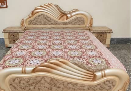 king size bed available in Good condition