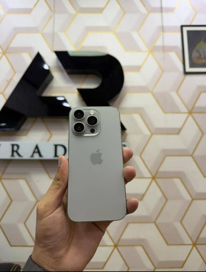 Apple iPhone 16 Pro 0