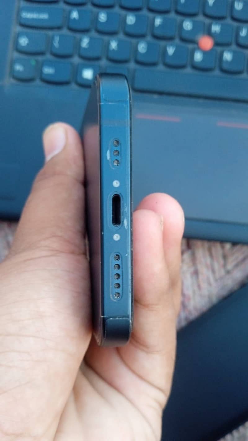 Apple iPhone 13 0