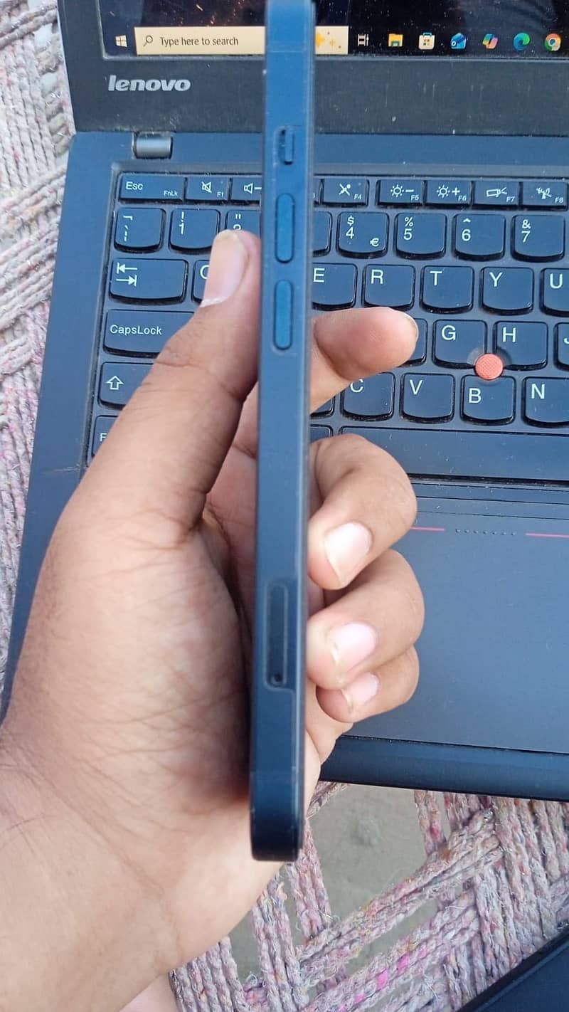 Apple iPhone 13 3