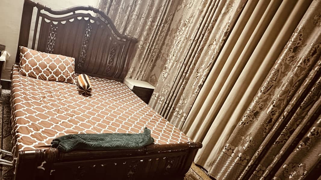 Bed ,side tables and dressing table 4