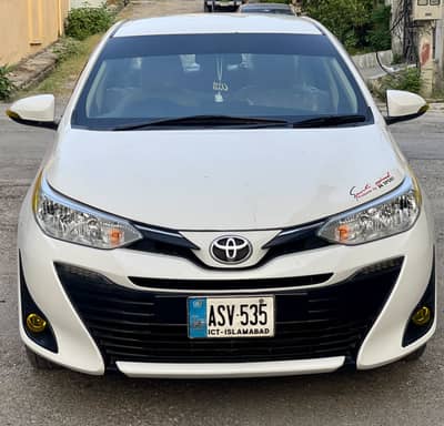 Toyota Yaris 1.5 full option push start  2021
