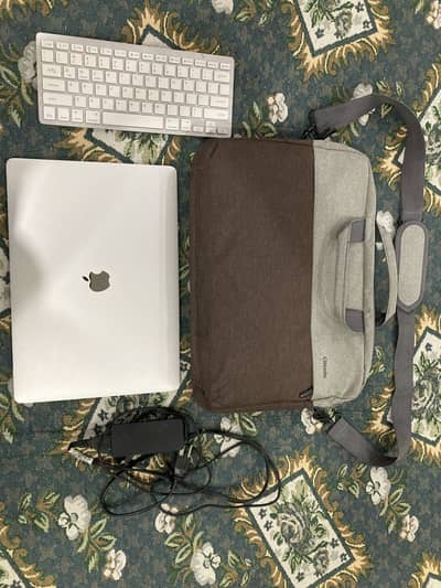 MacBook Pro 15inch intel i7/16/256 2017 beast machine