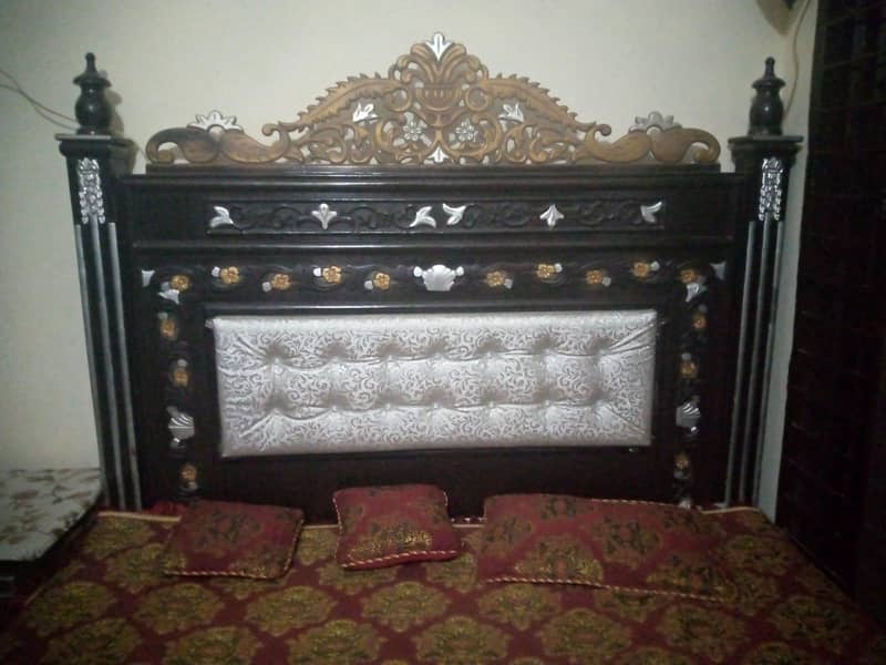 Bed side table and dressing 0