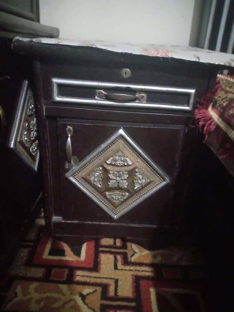 Bed side table and dressing 3