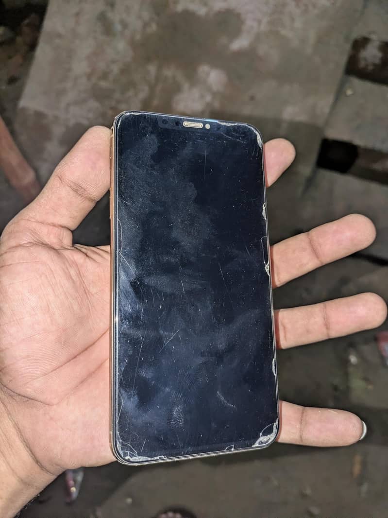 Apple iPhone XS Max 1