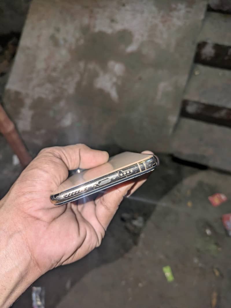 Apple iPhone XS Max 2