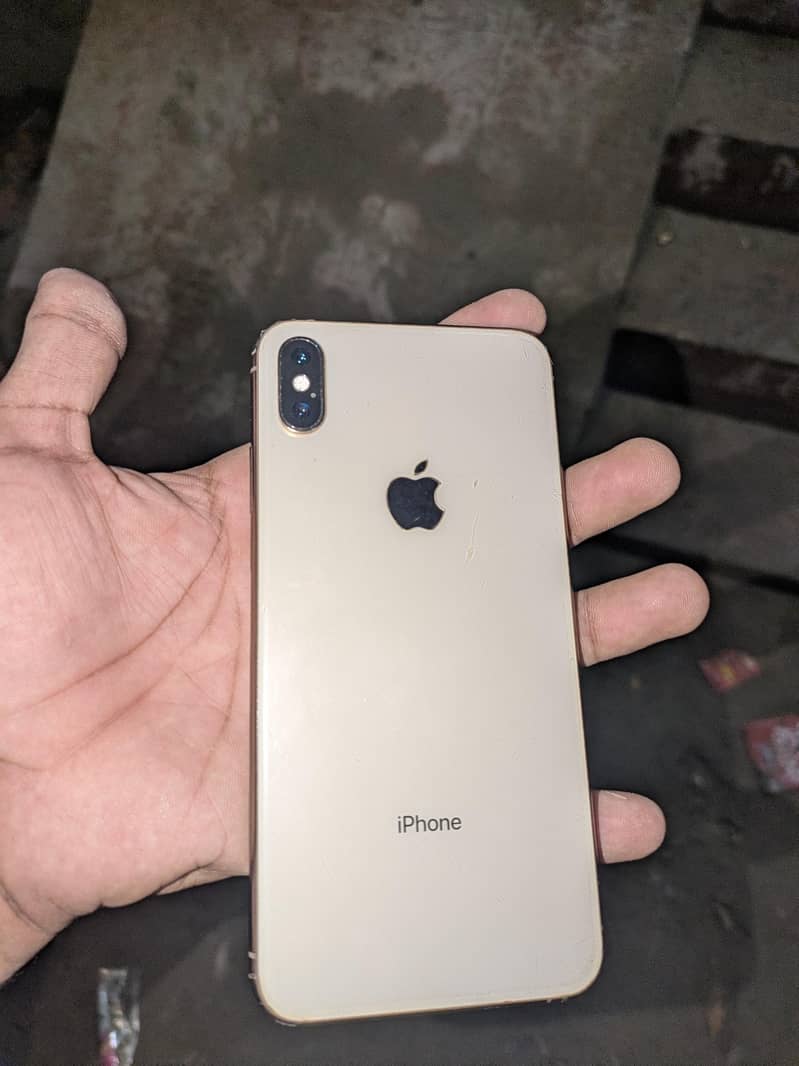 Apple iPhone XS Max 3