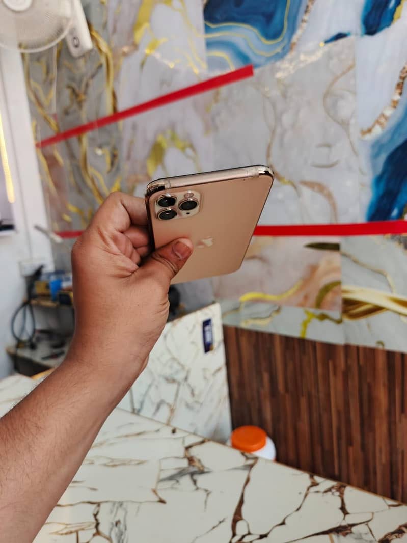 Apple iPhone 11 Pro Max 2