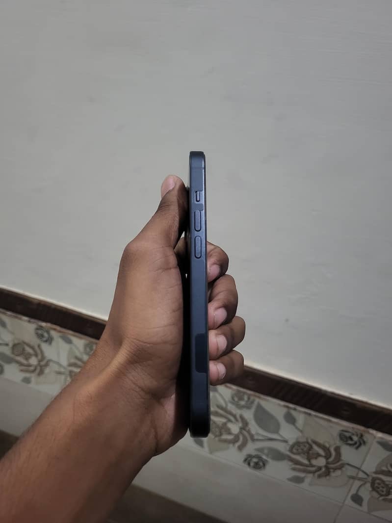 Apple iPhone 14 3