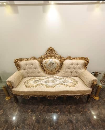 7 seaters sofa with table