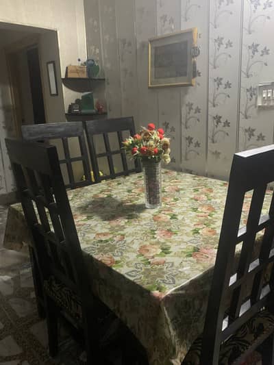 4 seater dining table