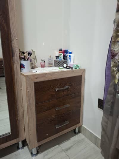 Dressing Table ( Standing mirror with side table)