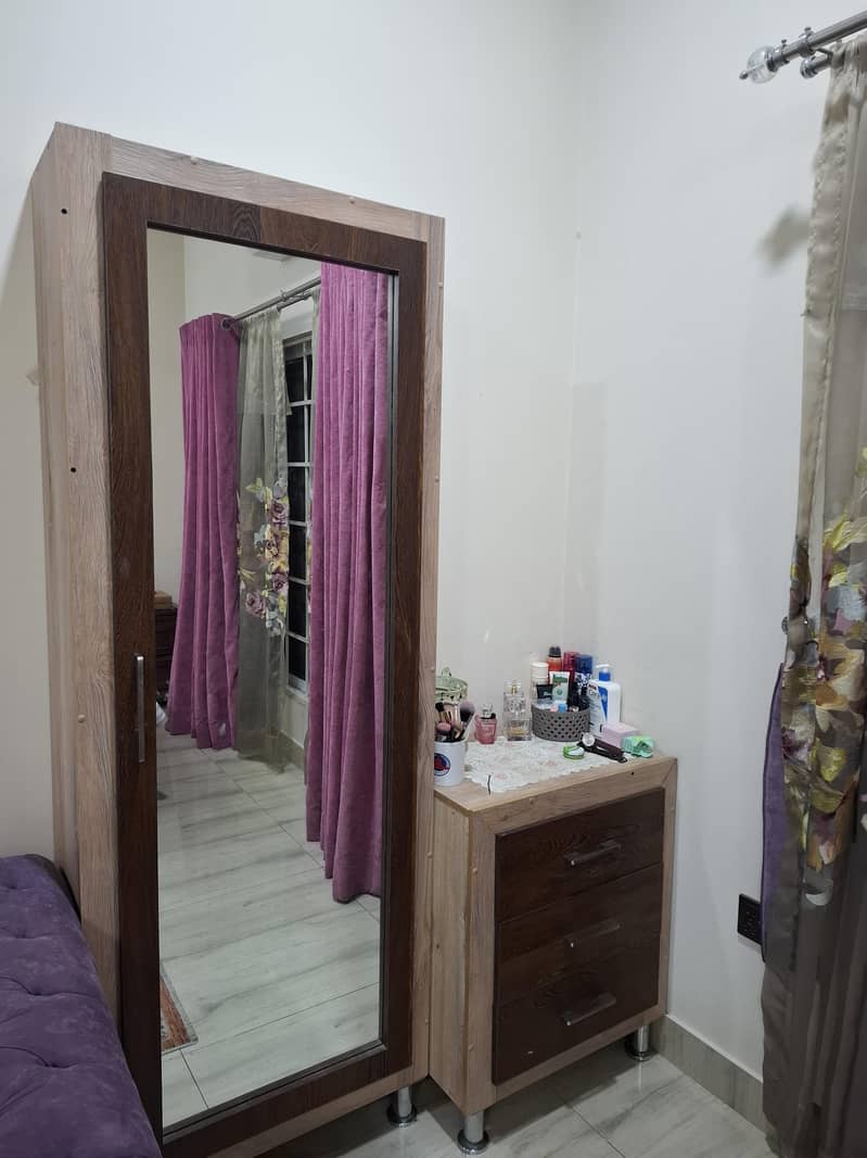 Dressing Table ( Standing mirror with side table) 1