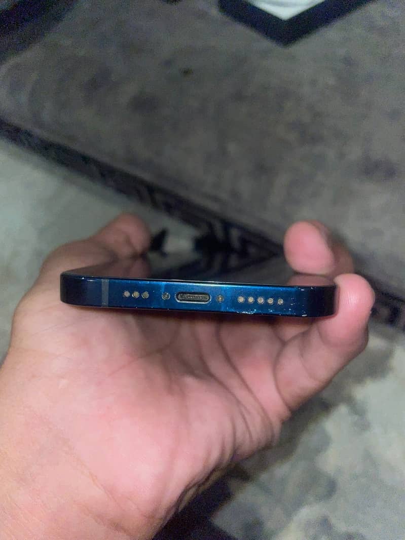Apple iPhone 12 2