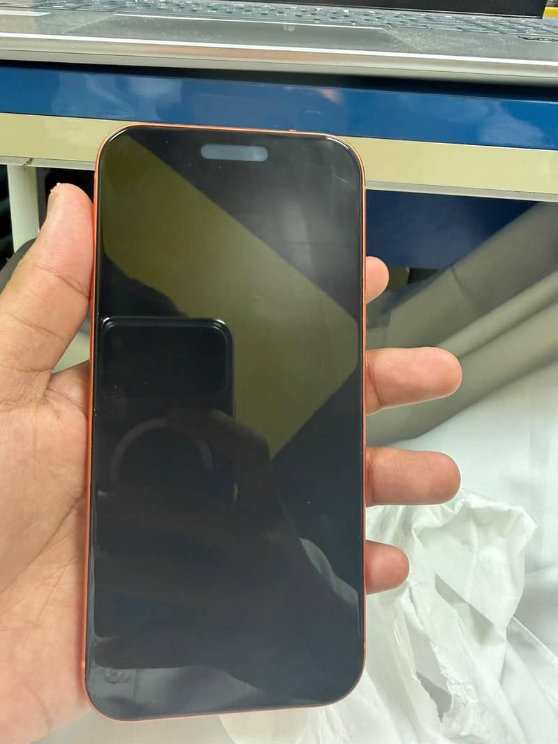 Apple iPhone 17 Pro Max 4