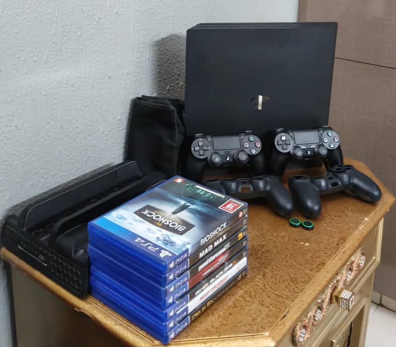 PlayStation 4 Pro (1tb) Complete Bundle 0