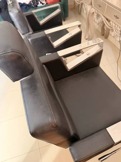 Salon chairs in best condition