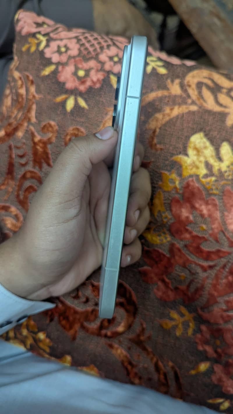 Xiaomi 17 Pro Max 4