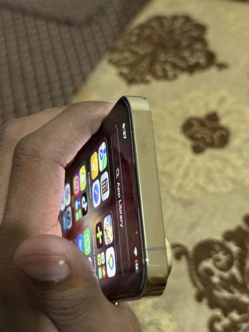 Apple iPhone 13 Pro 3