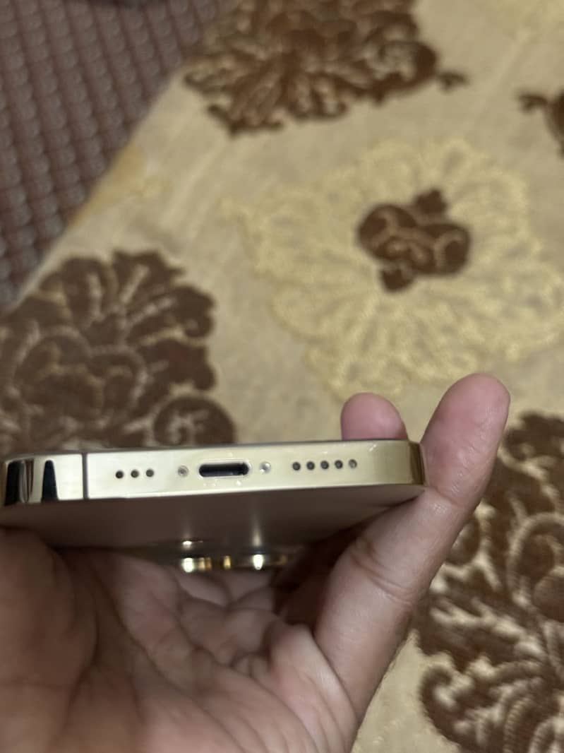 Apple iPhone 13 Pro 4
