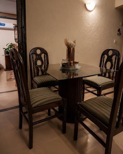 Dining table and 4 chairs