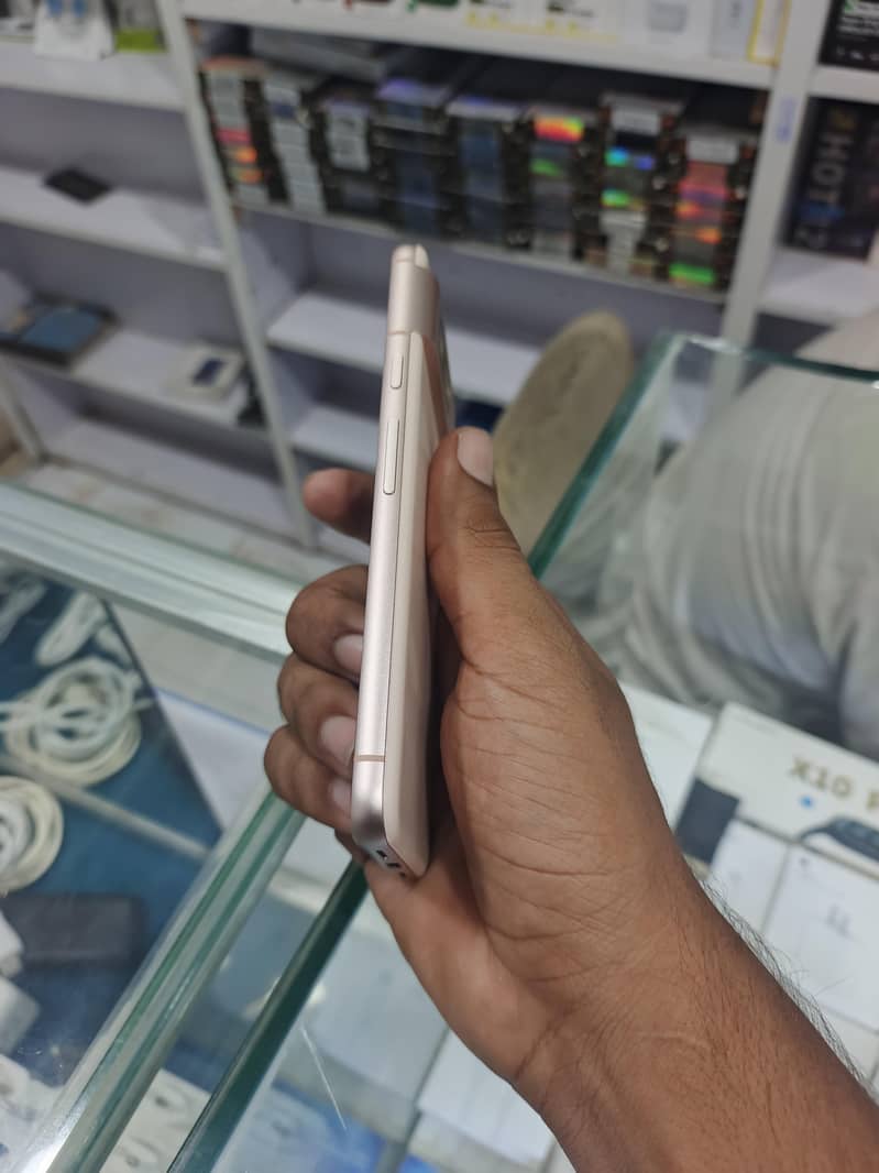 Google Pixel 8 4